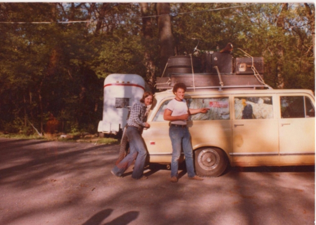 Ronnie Warrens International Travelall.  Being pushed home from Colorado with the help of Scott Glass.  Post graduation, 1979 but still a classic.